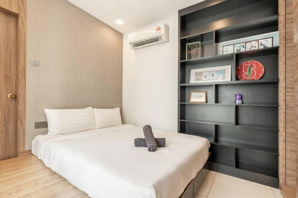 Mansion One Executive 2pax Apartment George Town